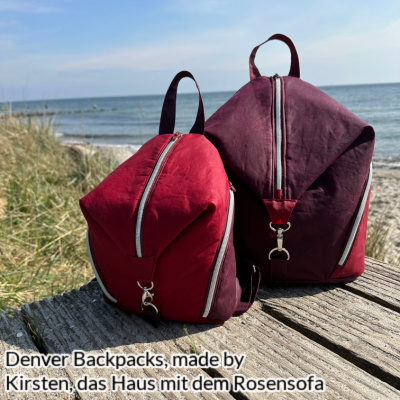Mini and Large Denver Backpacks from Swoon Patterns, made by Kirsten from Das Haus mit dem Rosensofa in red and burgundy oilskin and cottons