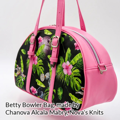 Betty Bowler Bag made by Chanova Alcala Mabry from Nova's Knits in floral fabric and pink faux leather, with buckles added to the straps