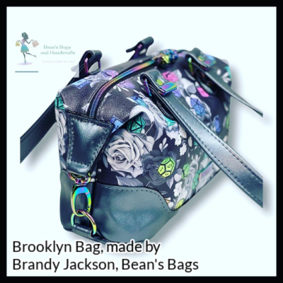 Brooklyn Handbag made by Brandy Gilbert Jackson from Bean's Bags, showing the swivel clip feature at the side.